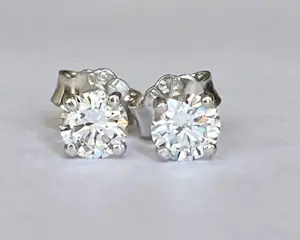 Witgouden oorstekers met diamanten ca 0.70 crt kopen? Bied vanaf 850!