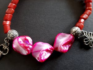 Curiosa - Koraal armband met Biwa parels kopen? Bied vanaf 1!
