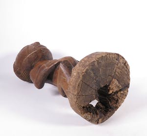 Tabwa - Hout, Gehurkt vrouwenfiguur kopen? Bied vanaf 1!