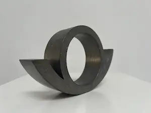 Hil Andringa - Ijzeren sculptuur | 'zonder titel' kopen? Bied vanaf 1!