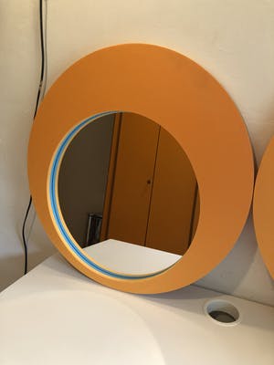 Niet of onleesbaar gesigneerd - 2 vintage Ikea spiegels, randen van foam kopen? Bied vanaf 1!