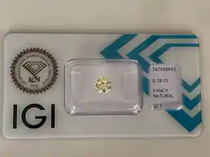 AcheterIGI-gecertificeerde natuurlijke Fancy Light Yellow diamant,0,78 karaat? Enchérissez de 1200!