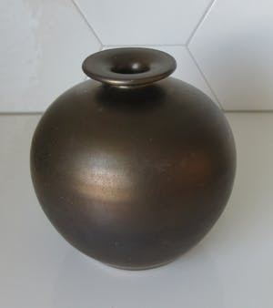 Niet of onleesbaar gesigneerd - Bronzen steengoed bolvaas van Ecri Katwijk kopen? Bied vanaf 1!