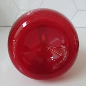 Glasfabriek Gullaskruf - Rode vintage "Bulbvase" - ontwerp Arthur Percy ca. 1960 kopen? Bied vanaf 28!