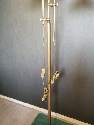 Curiosa - Dubbele koperen vloerlamp met melkglazen kappen, Art Deco stijl kopen? Bied vanaf 150!