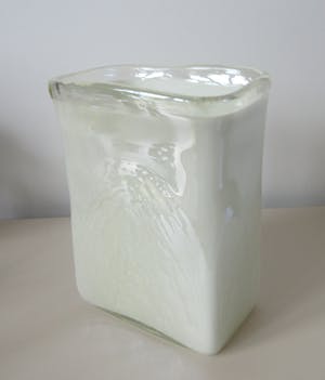 Fidrio - Witte hand geblazen glazen vaas voorzien van parelmoer glazuur kopen? Bied vanaf 30!