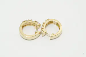 86- Bijzonder mooie & massieve set 18 krt goud & diamanten (ca.0.80ct) oorclips kopen? Bied vanaf 780!