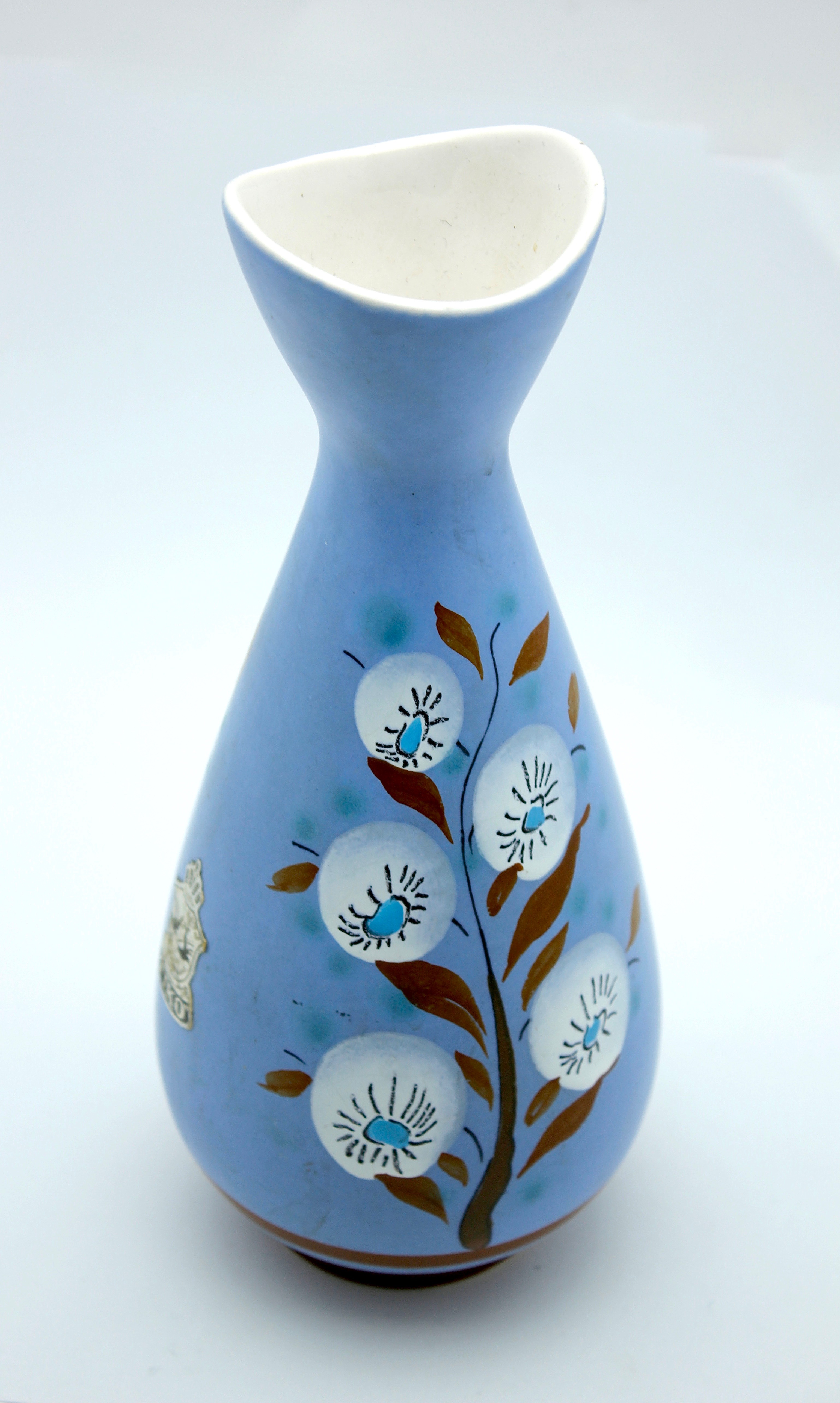 Plateelbakkerij Tiko - Blauwe vaas met handgeschilderd floraal decor 'Lucien' - 1950's kopen? Bied vanaf 19!