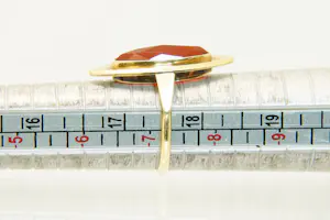 16 - 14 karaats geelgouden vintage markiesvormige ring met ovalen carneool kopen? Bied vanaf 210!