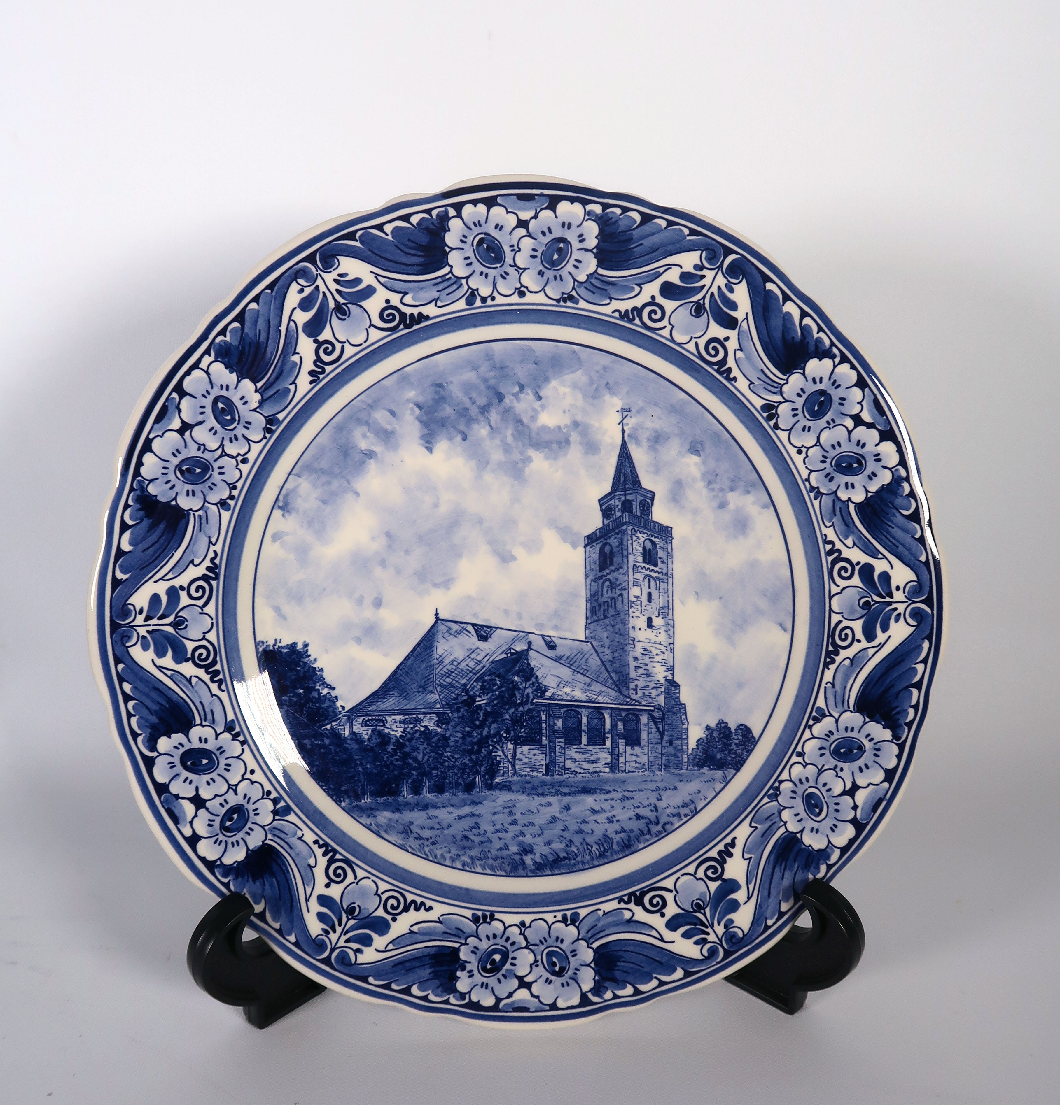 Keramiekfabriek Velsen - Aardewerk, Lot van drie borden en een asbak kopen? Bied vanaf 1!