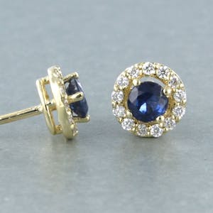 14k  gouden entourage oorknoppen bezet met saffier 0,50ct en briljant diamant kopen? Bied vanaf 250!
