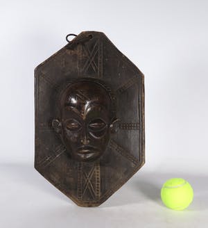 Chokwe - Houten beschermschild met masker kopen? Bied vanaf 20!
