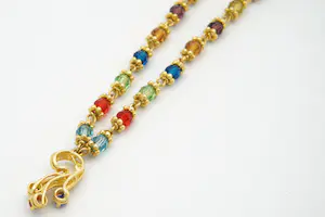 62 - Kleurrijke 20 karaat geel gouden halssieraad met gefacetteerde kralen kopen? Bied vanaf 800!