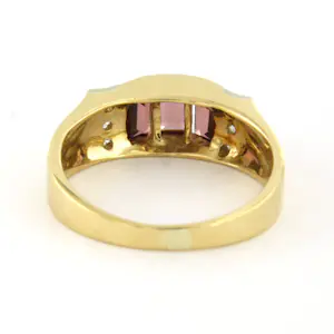 18k geel gouden ring bezet met granaat en briljant geslepen diamant tot. 0.06ct kopen? Bied vanaf 410!