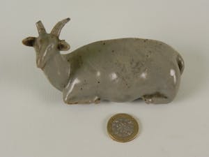 Niet of onleesbaar gesigneerd - Celadon China geitje kopen? Bied vanaf 1!