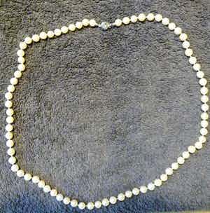 parelketting met 14krt witgoud slotje (60 cm) verkocht voor € 65!