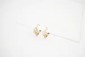 145- Prachtige set 18 krt gouden dames oorclips met 0.80ct pearshape TOPdiamant kopen? Bied vanaf 1270!