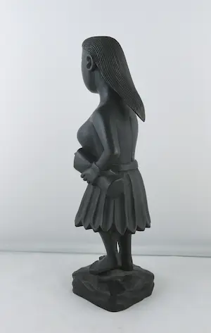 Niet of onleesbaar gesigneerd - Houten beeld, Vrouwfiguur met trommel kopen? Bied vanaf 1!