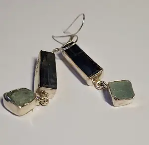 Nieuwe zilveren oorbellen met ruwe saffieren en ruwe Aquamarijn kopen? Bied vanaf 60!