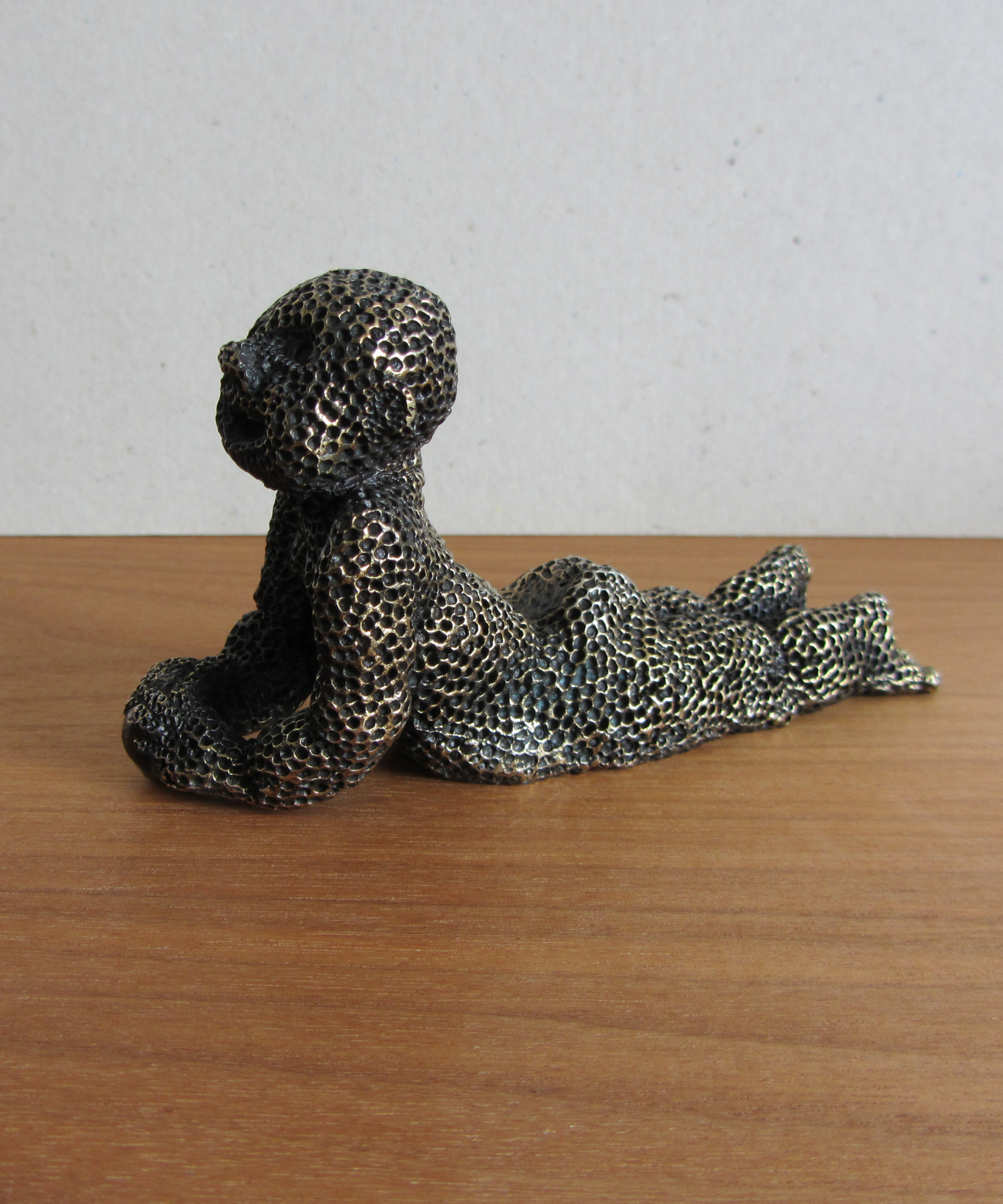 Carolein Smit - Bronzen beeldje baby (liggend) verkocht voor € 300!