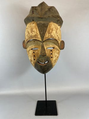 Galoa - 211126 - Tribal used African Galoa mask - Gabon. kopen? Bied vanaf 45!