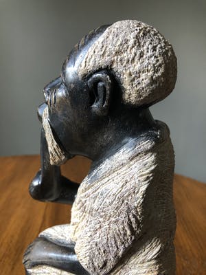 Niet of onleesbaar gesigneerd - Afrikaans grootvader beeld met pijp kopen? Bied vanaf 1!