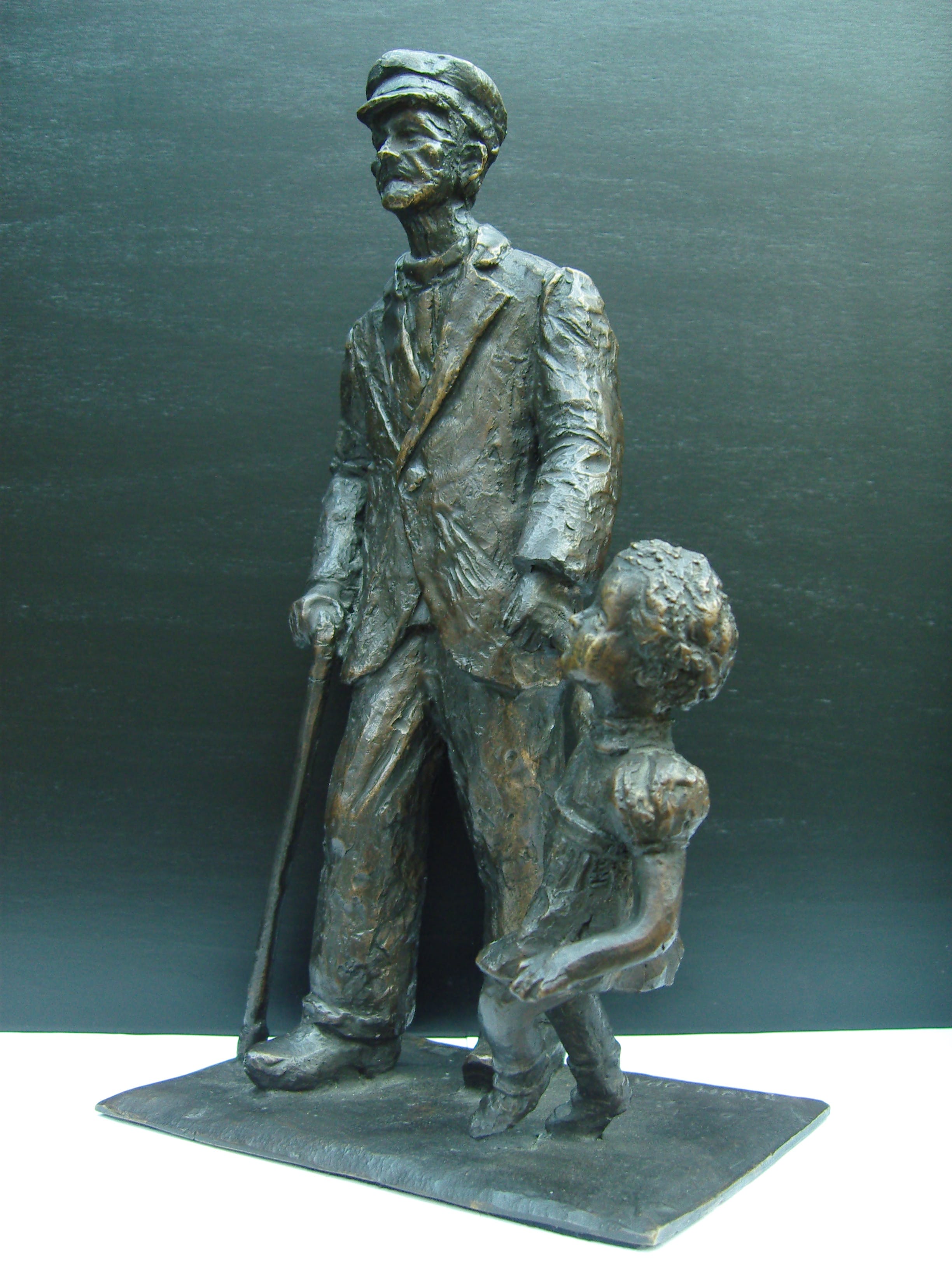 Jean en Marianne Bremers - Bronzen beeld "Kom opa" kopen? Bied vanaf 475!