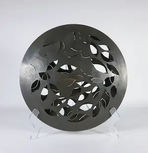 Niet of onleesbaar gesigneerd - Metalen wandsculptuur met bladmotief kopen? Bied vanaf 1!