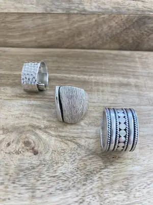Een Lotje van drie zilveren ringen kopen? Bied vanaf 85!