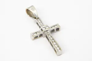 Fijn Wit-gouden 14 karaats Kruis/Crucifix hanger - met diamant - 0.20ct kopen? Bied vanaf 130!