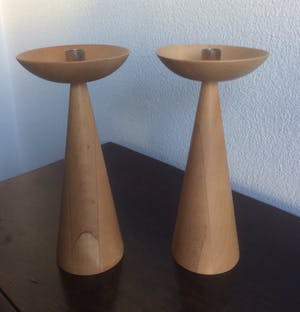 Niet of onleesbaar gesigneerd - TWEE DESIGN KAARSENDRAGERS kopen? Bied vanaf 1!