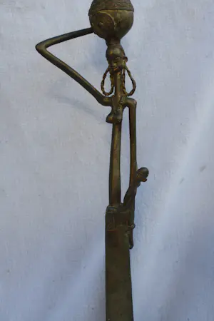 Yoruba - Bronzen Vrouw Elegante Afrikaanse sculptuur (20e eeuw) kopen? Bied vanaf 75!