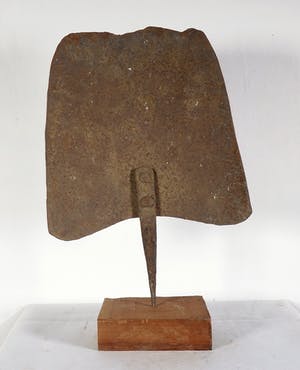 Mambila - IJzeren voorwerp op voet, gebruikt als huwelijksvaluta kopen? Bied vanaf 1!