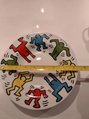 Keith Haring - Servies: 3 verschillende maten borden, 1 koffiekop en schotel kopen? Bied vanaf 80!