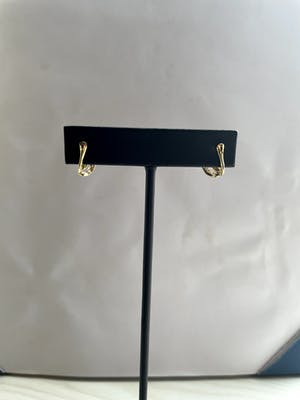 18kt gouden oorstekers, met simulanten van diamant1,61 gram kopen? Bied vanaf 90!