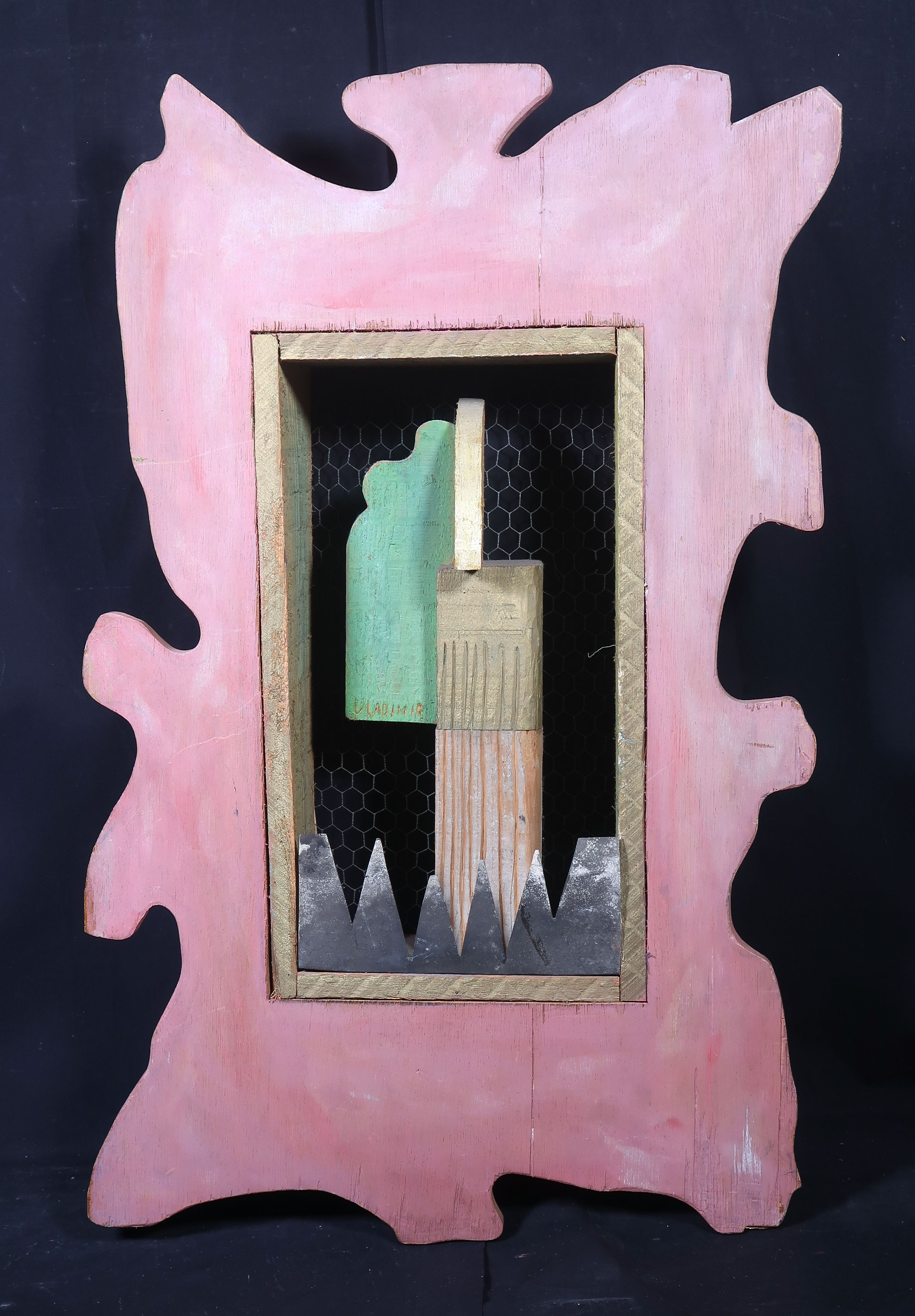 Vladimir Katic - Object van beschilderd hout en metaal, Monument voor een voorbijganger verkocht voor € 60!