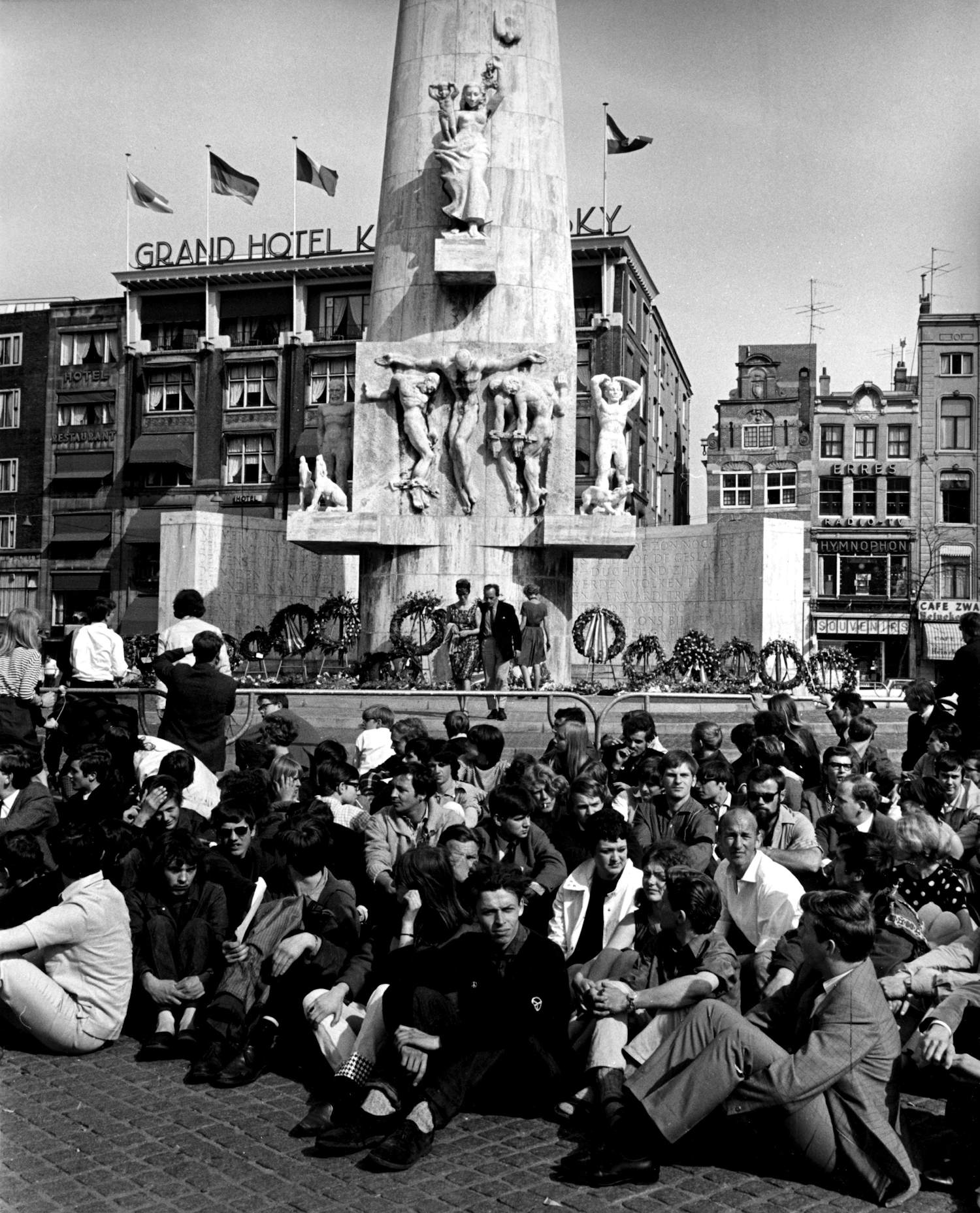 Cor Jaring - Protest op de dam kopen? Bied vanaf 275!