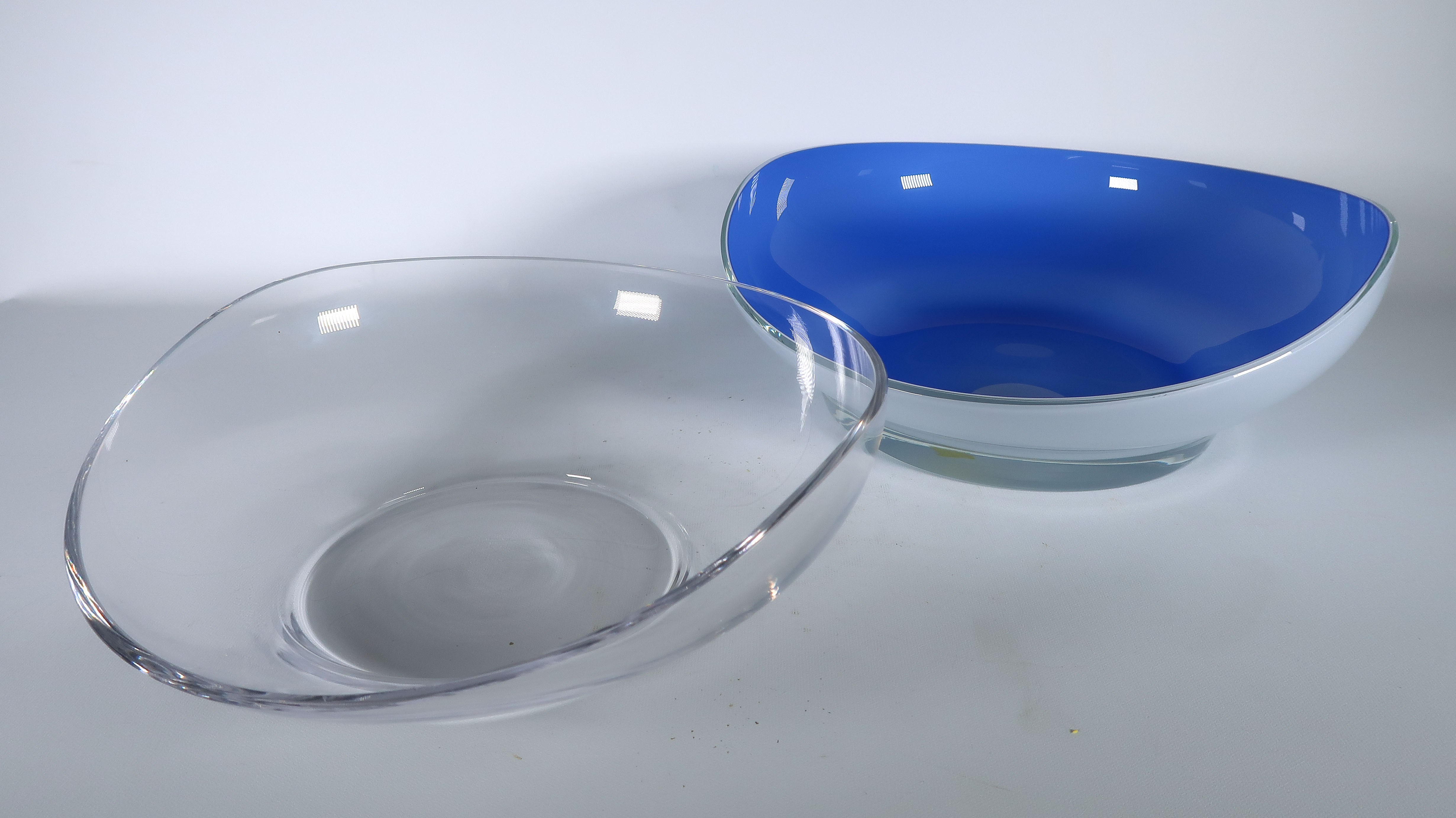 Novy Bor - Glas, Twee schalen verkocht voor € 1!