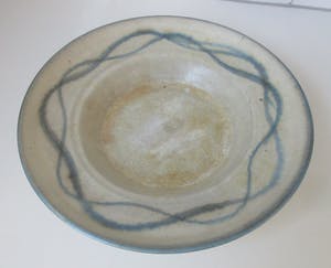 Niet of onleesbaar gesigneerd - Hugo Onsted - Grote kunst keramische schotel kopen? Bied vanaf 1!