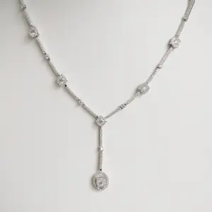 Diamanten set - Halsketting en oorbellen kopen? Bied vanaf 6000!