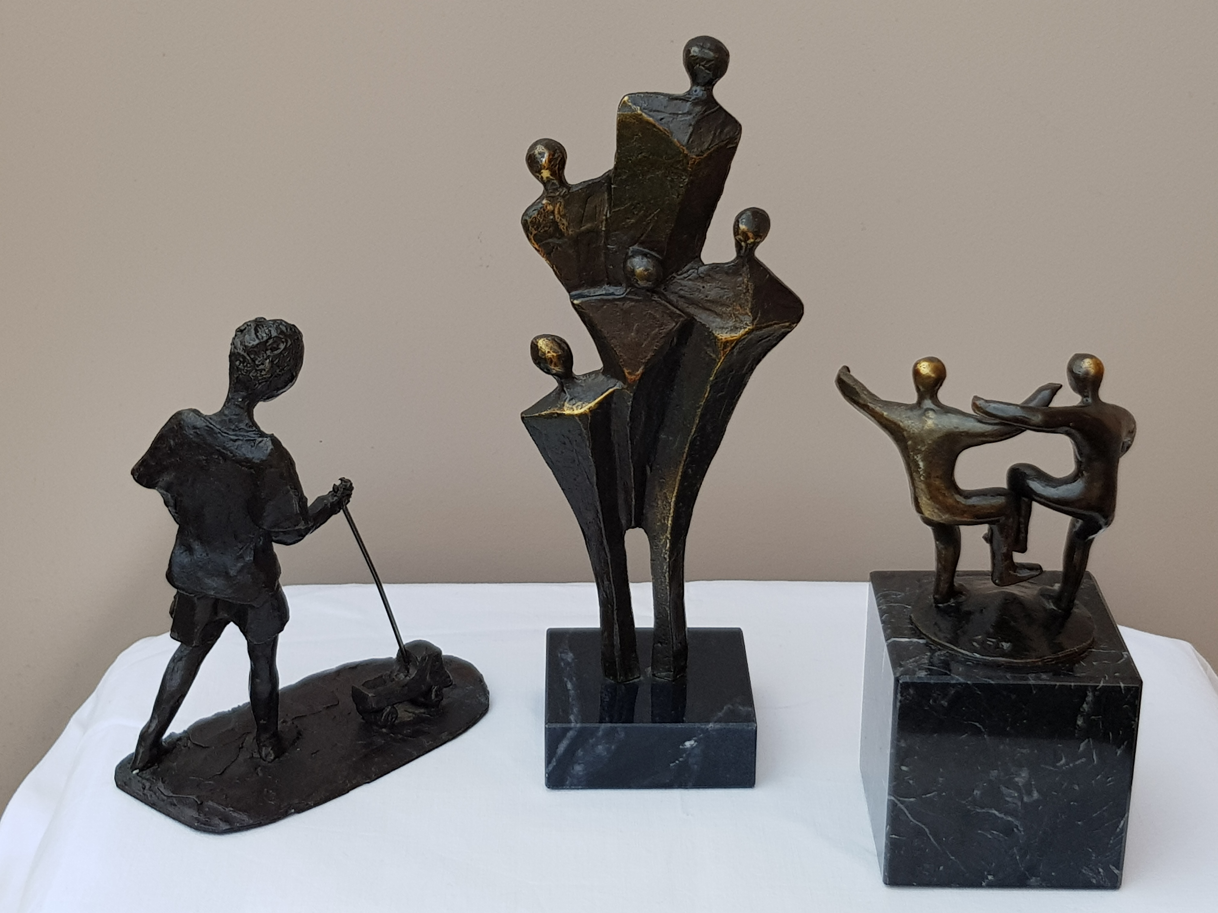 Corry Ammerlaan - Lot van 3 Sculpturen - Gesigneerd kopen? Bied vanaf 75!