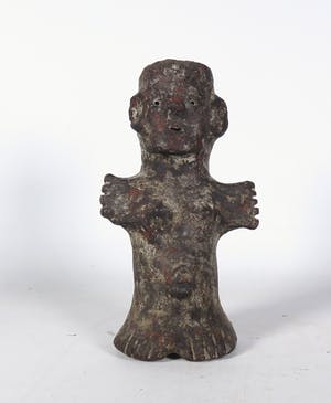 Niet of onleesbaar gesigneerd - Oude handpop van versteend materiaal met rood pigment kopen? Bied vanaf 1!