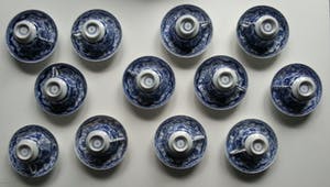 N.V. Porselein- en Tegelfabriek Mosa - 12 Lange Lijs kopjes met schoteltjes kopen? Bied vanaf 40!