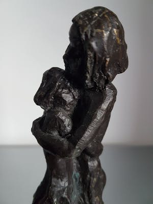 Astrid Veldhuyzen-Koppen - Beeld " Beschutting" kopen? Bied vanaf 35!