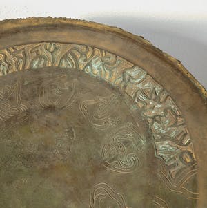 Loek Hambeukers - Grote bronzen schaal op houten sokkel kopen? Bied vanaf 350!