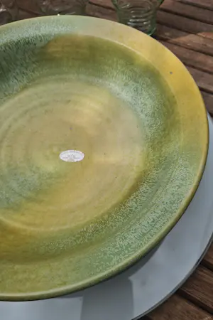 Adrie Moerings - - COLLECTABLE - Hand gedraaide aardewerken schaal en hand gesigneerd. kopen? Bied vanaf 25!