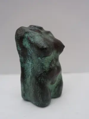 Aat Veldhoen - kleine torso in brons kopen? Bied vanaf 85!