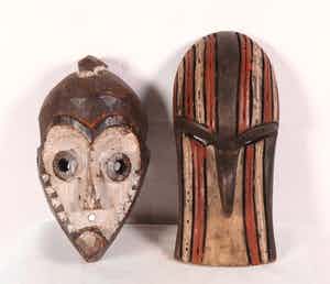 Pende - & Songye, Set van twee kleine paspoortmaskers verkocht voor € 1!
