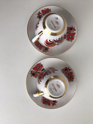 Lomonosov - Set van twee Lomonosov porseleinen koppen en schotels ‘Rode Haan’ - 22 k goud kopen? Bied vanaf 65!