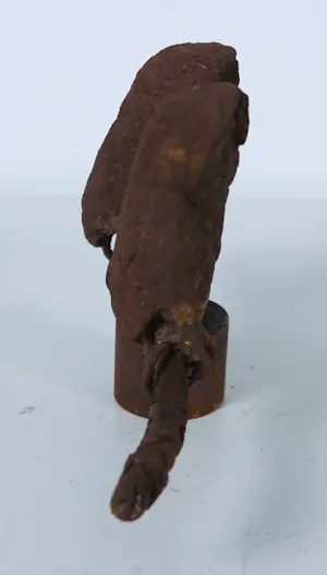 Paul Beckers - Twee sculpturen van ijzer en terracotta, Vogels (oehoe en uiltjes) + boek! kopen? Bied vanaf 200!
